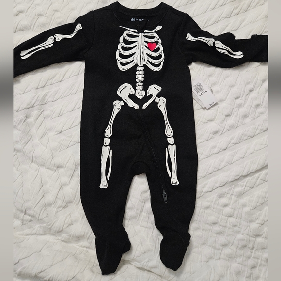 Old Navy Black Skeleton Print Kids Footie - Picture 1 of 2